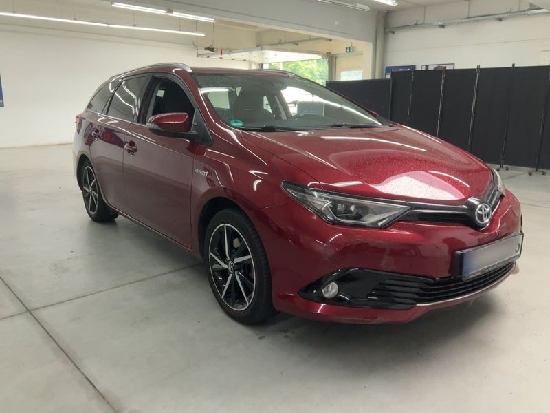 Toyota Auris Touring Sports 1.8 Hybrid Team D — zdjęcie 8