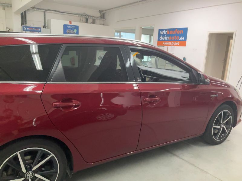 Toyota Auris Touring Sports 1.8 Hybrid Team D — zdjęcie 7
