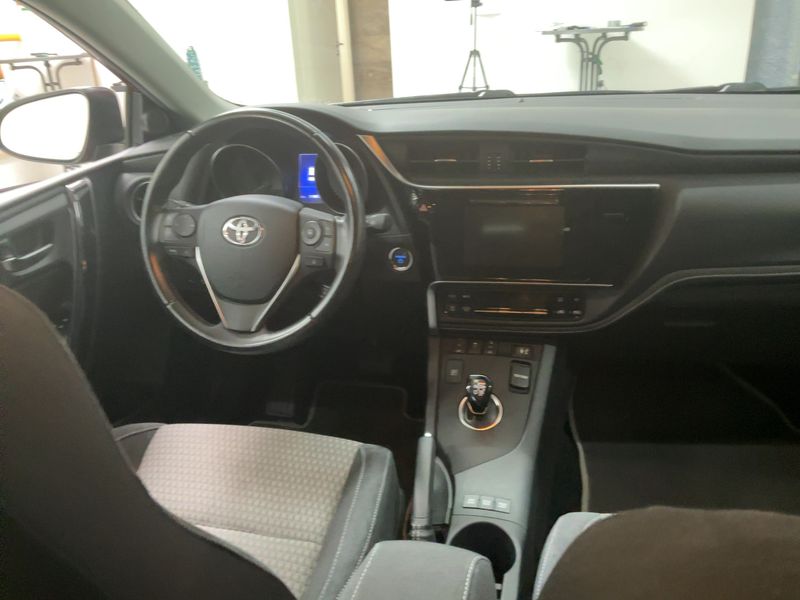 Toyota Auris Touring Sports 1.8 Hybrid Team D — zdjęcie 12