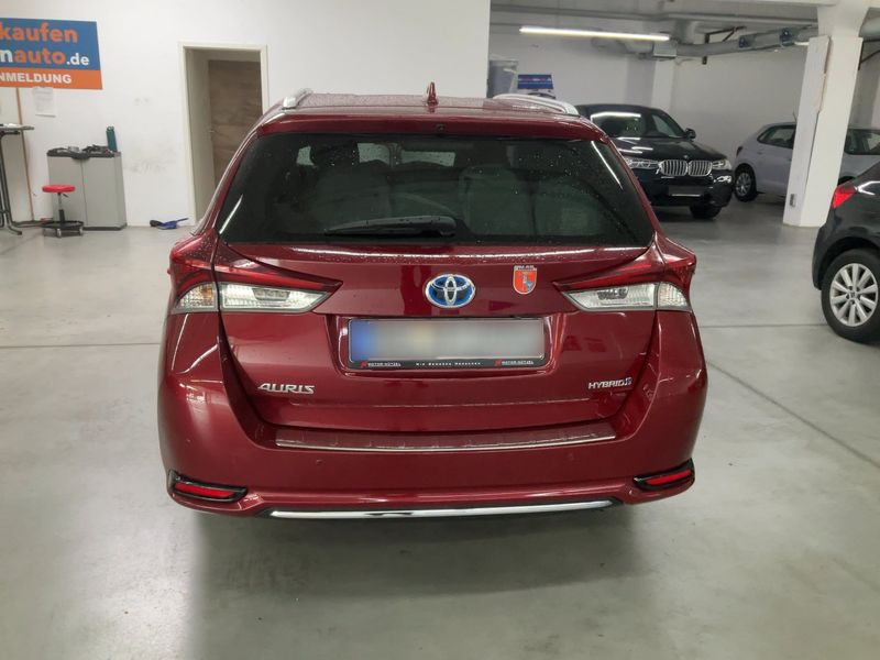 Toyota Auris Touring Sports 1.8 Hybrid Team D — zdjęcie 5