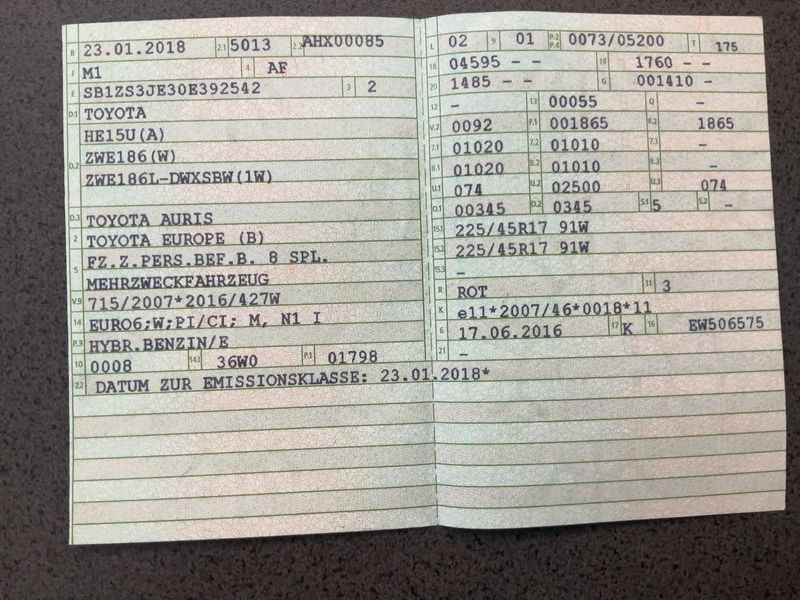 Toyota Auris Touring Sports 1.8 Hybrid Team D — zdjęcie 15