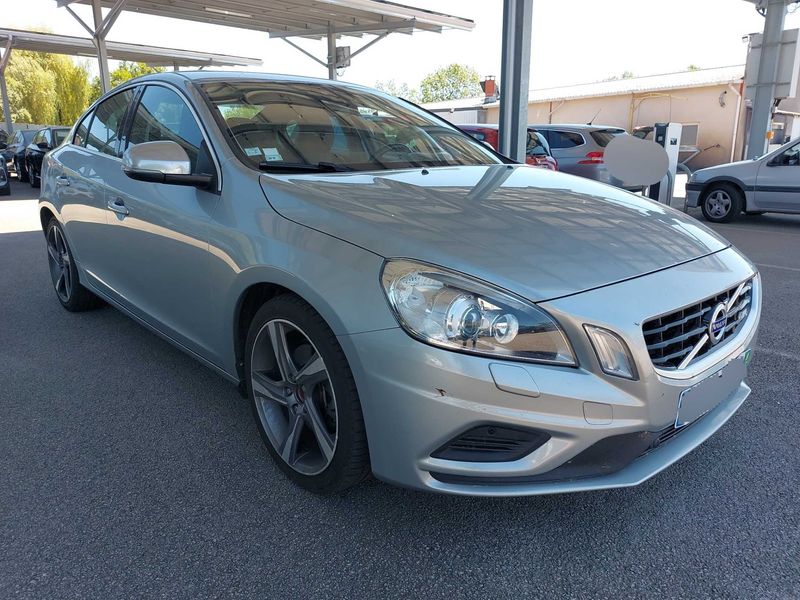 Volvo S60 2.0 D3 R-Design — zdjęcie 6