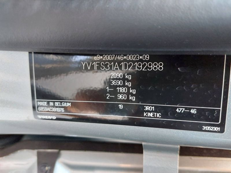 Volvo S60 2.0 D3 R-Design — zdjęcie 16