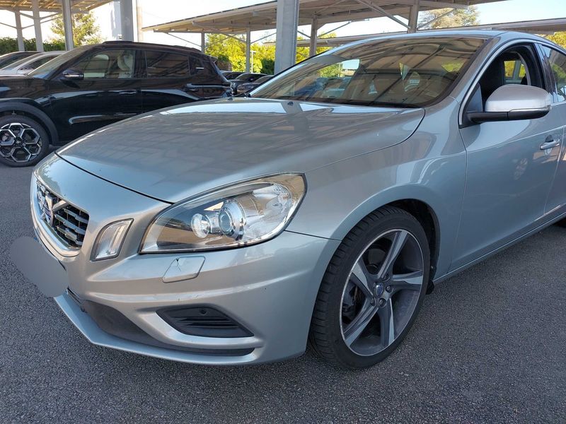 Volvo S60 2.0 D3 R-Design — zdjęcie 2