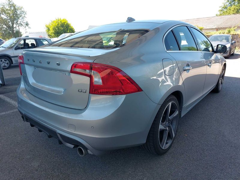 Volvo S60 2.0 D3 R-Design — zdjęcie 5