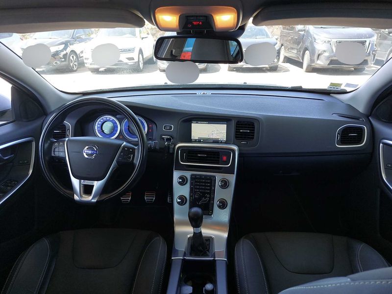 Volvo S60 2.0 D3 R-Design — zdjęcie 11