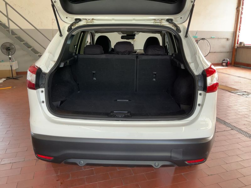 Nissan Qashqai 1.2 N-Connecta — zdjęcie 10