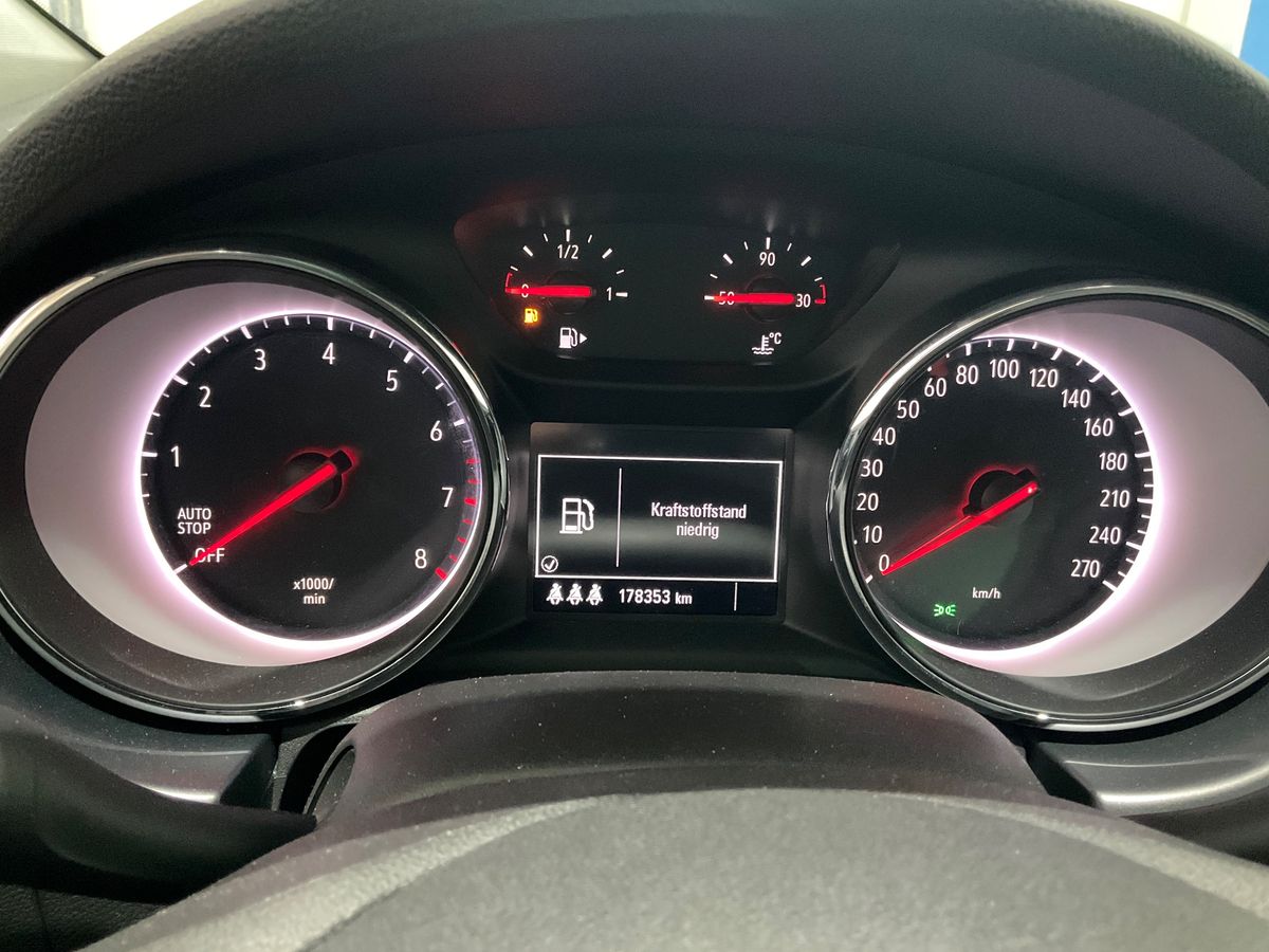 Opel Astra 2018 — photo 18