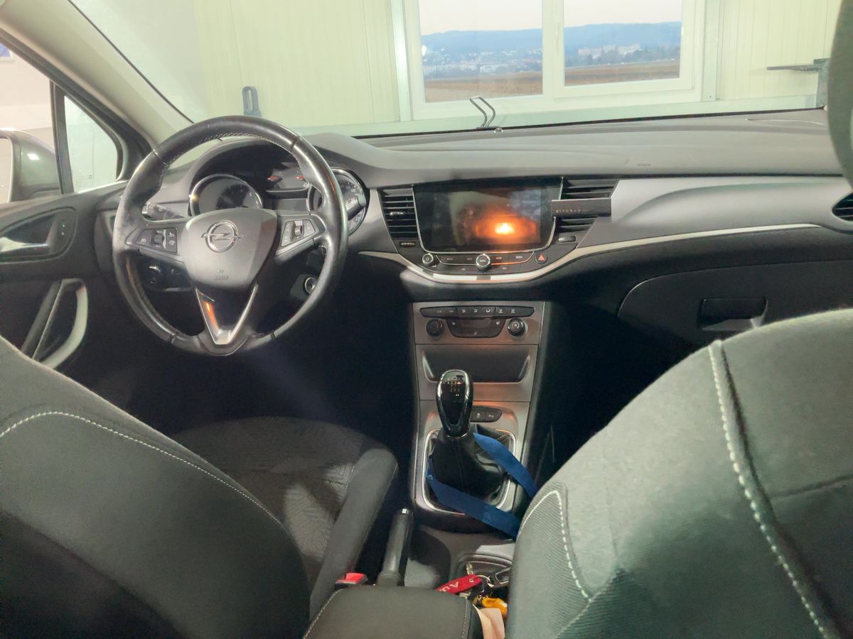 Opel Astra 2018 — photo 17