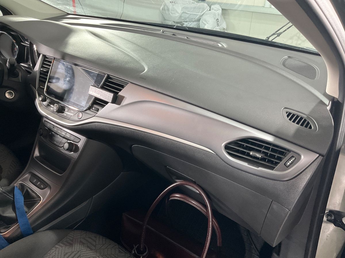 Opel Astra 2018 — photo 31