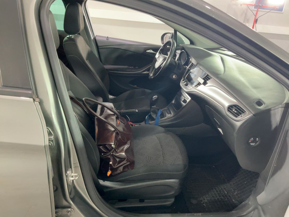 Opel Astra 2018 — photo 16