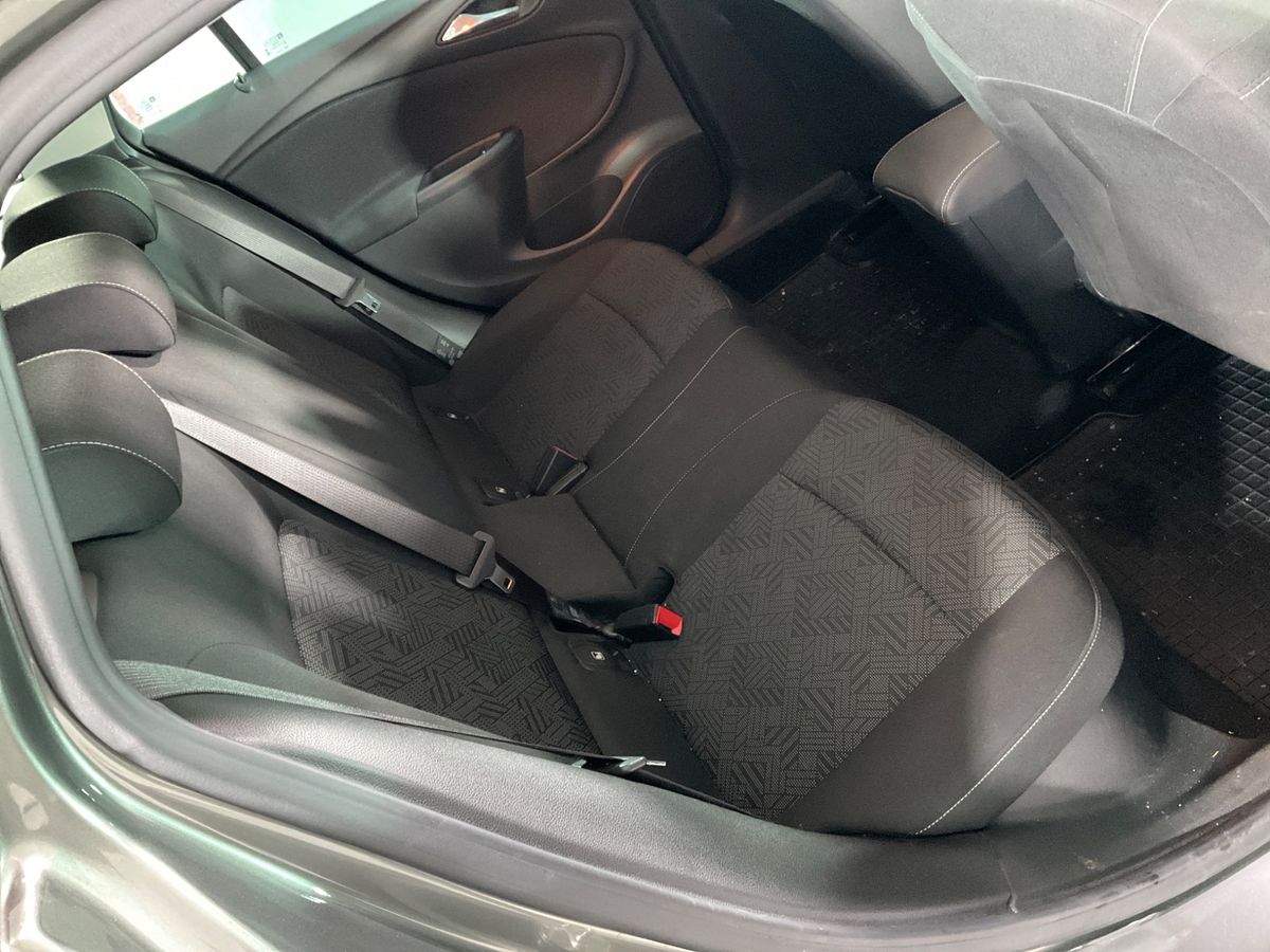 Opel Astra 2018 — photo 41