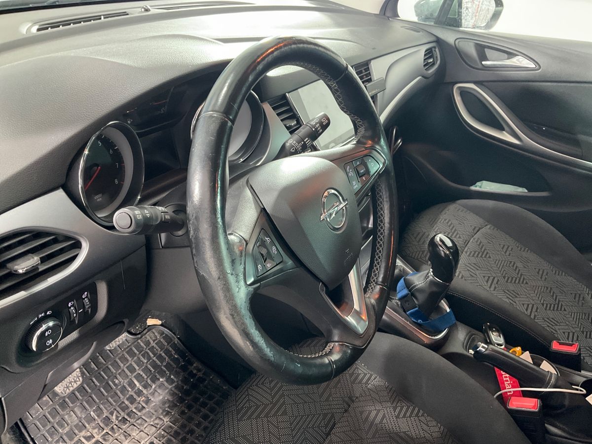 Opel Astra 2018 — photo 43