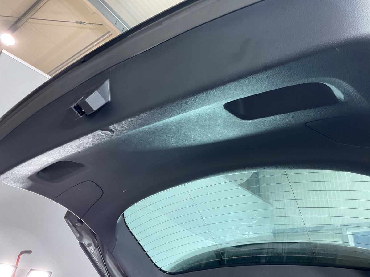 Opel Astra 2018 — photo 35