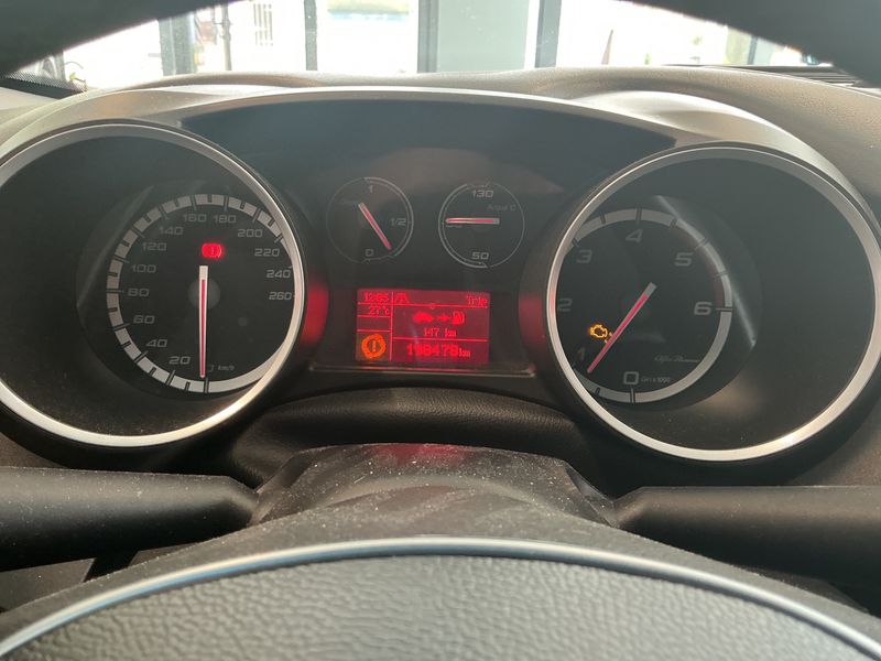 Alfa Romeo Giulietta 1.6 JTDM Turismo — zdjęcie 4