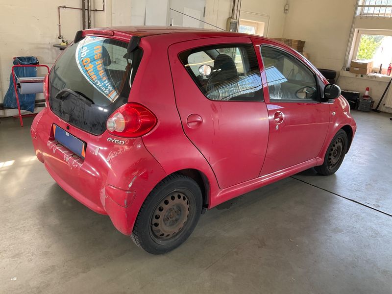 Toyota Aygo 1.0 City — zdjęcie 2