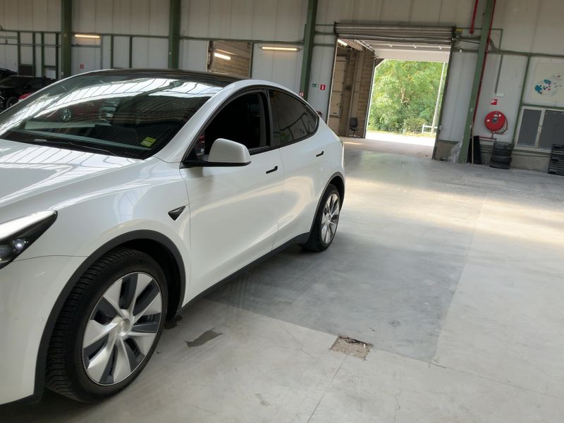 Tesla Model Y Max Range Dual AWD AWD — zdjęcie 2