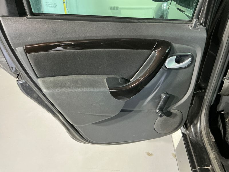 Dacia Duster 1.5 dCi Lauréate 4x2 2010 – снимка 38