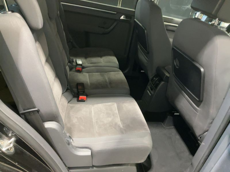 Volkswagen Touran 2.0 TDI Highline BlueMotion Tech — zdjęcie 14