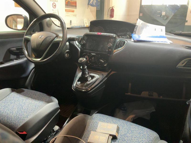 Lancia Ypsilon 1.2 LPG Gold — zdjęcie 12