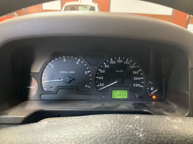 Land Rover Discovery 2.5 Turbodiesel TD5 — zdjęcie 13