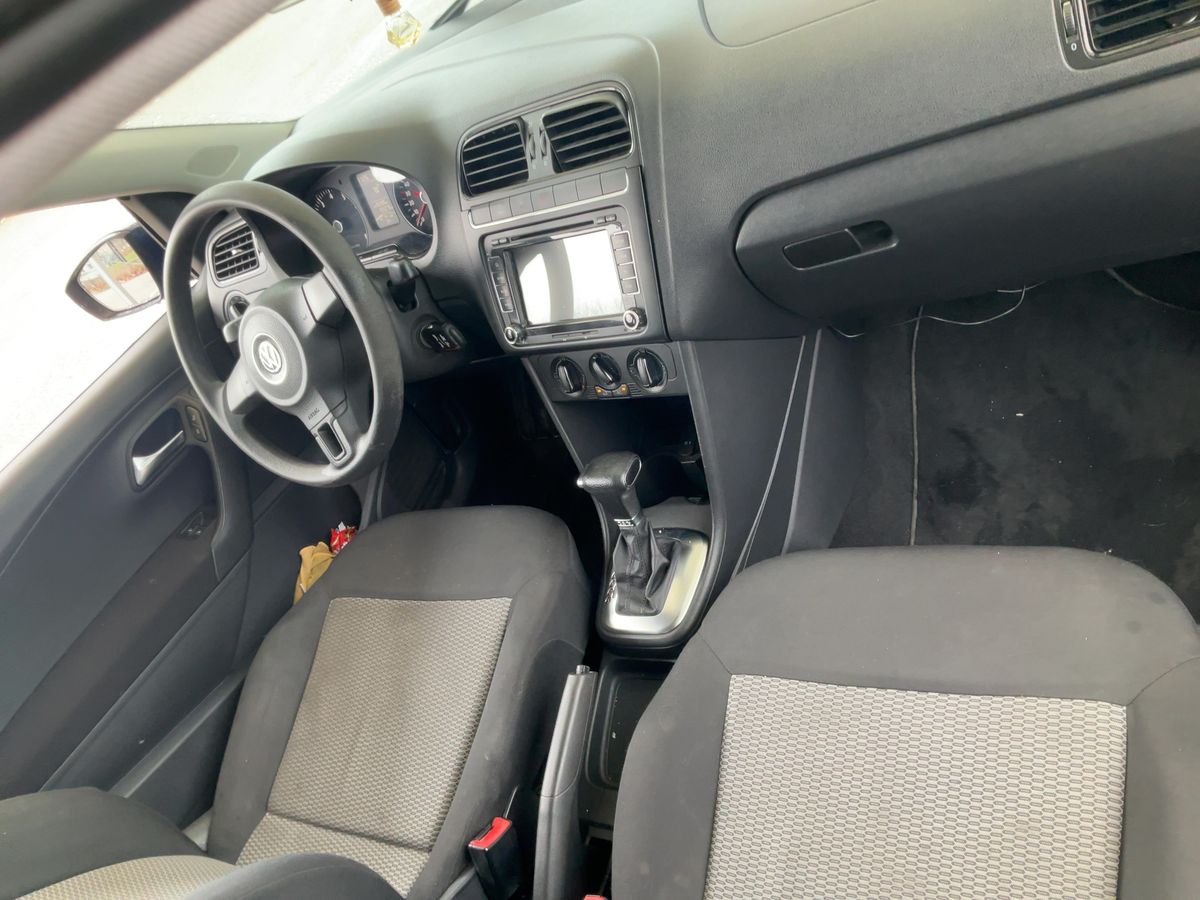 Volkswagen Polo 2010 — photo 18