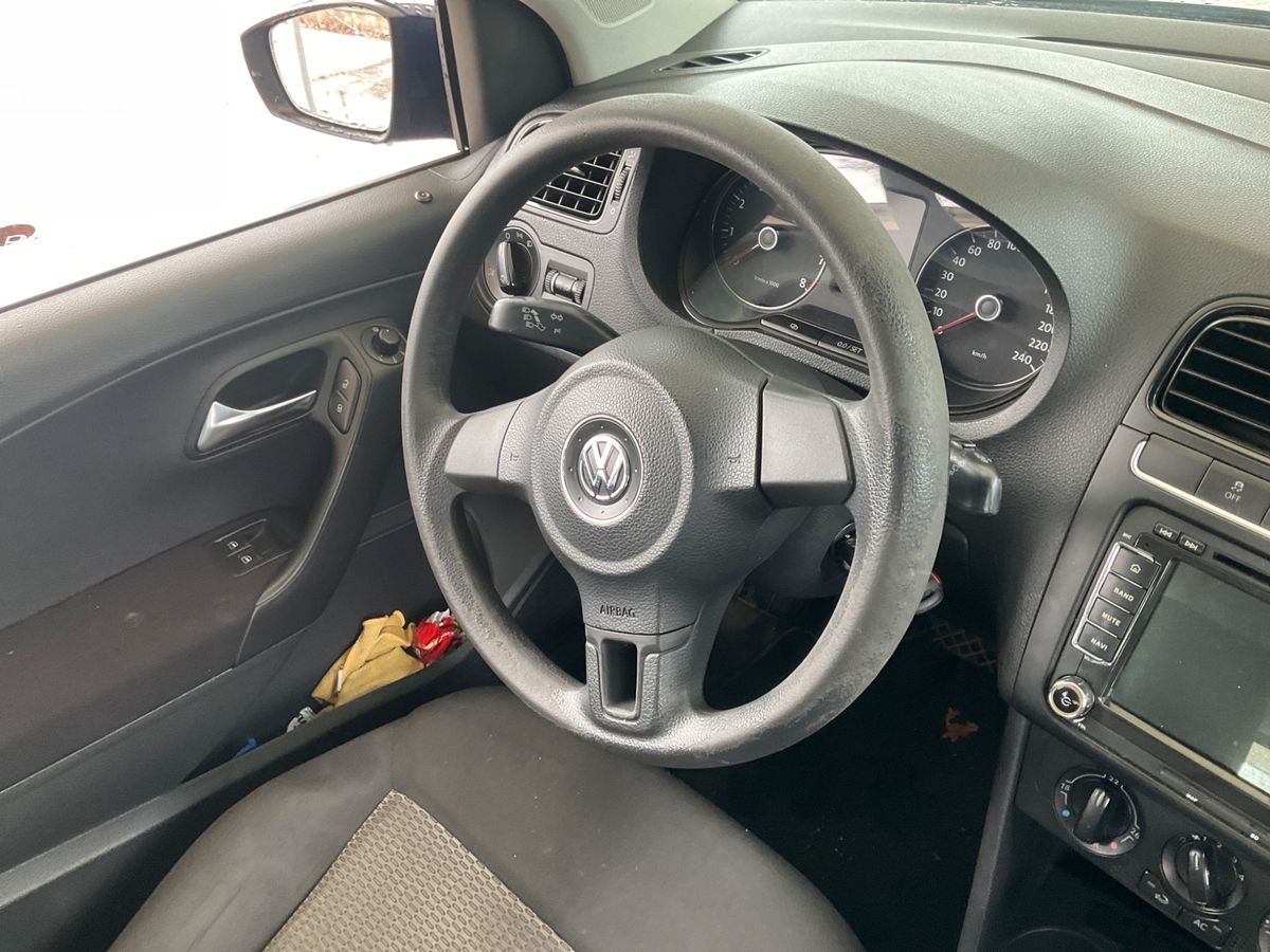 Volkswagen Polo 2010 — photo 27