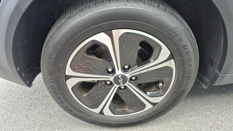 Kia XCeed 1.6 Plug-in Hybrid Spirit — zdjęcie 23