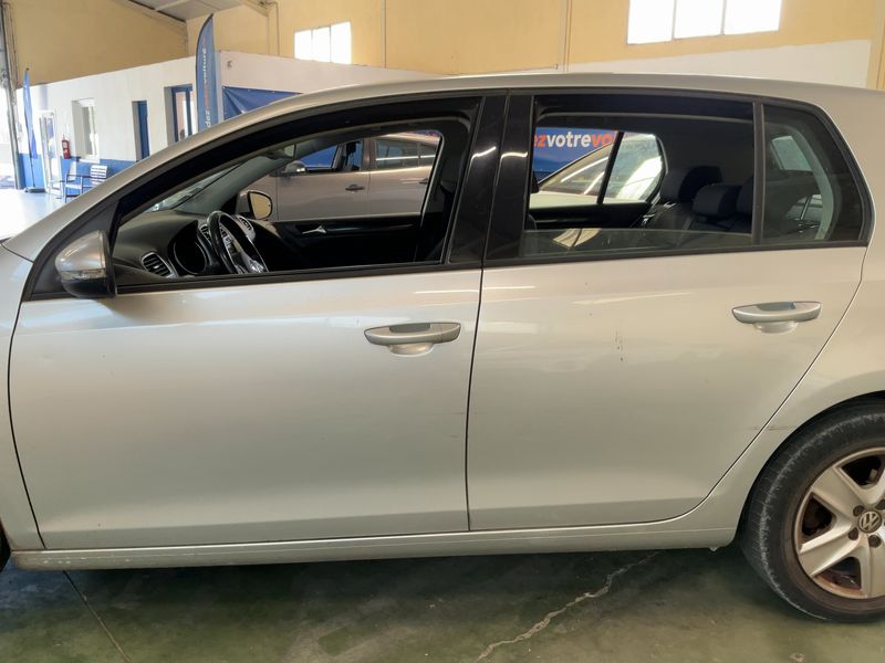 Volkswagen Golf VI 1.6 TDI Comfortline BlueMotion Tech — zdjęcie 4
