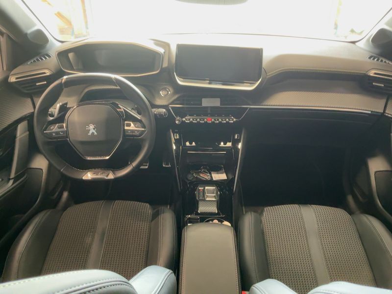 Peugeot 208 1.2 PureTech GT — zdjęcie 12