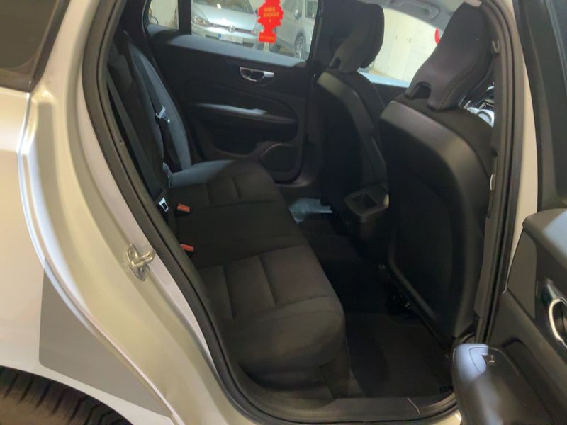 Volvo V60 2.0 B4 Mild-Hybrid 2021 – снимка 19
