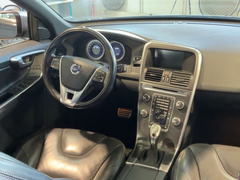 Volvo XC60 2.0 D4 Kinetic 2WD — zdjęcie 12