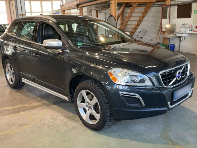 Volvo XC60 2.0 D4 Kinetic 2WD — zdjęcie 8