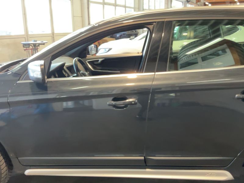 Volvo XC60 2.0 D4 Kinetic 2WD — zdjęcie 4