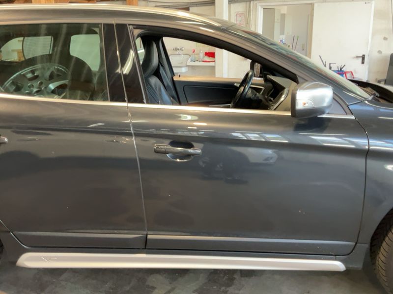 Volvo XC60 2.0 D4 Kinetic 2WD — zdjęcie 7