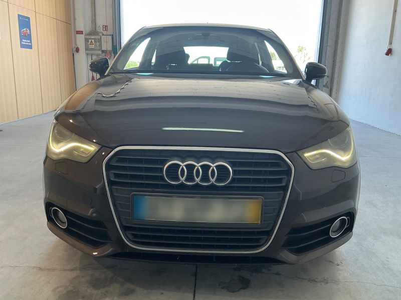Audi A1 1.6 TDI Ambition — zdjęcie 9