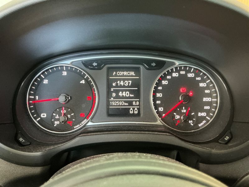 Audi A1 1.6 TDI Ambition — zdjęcie 13