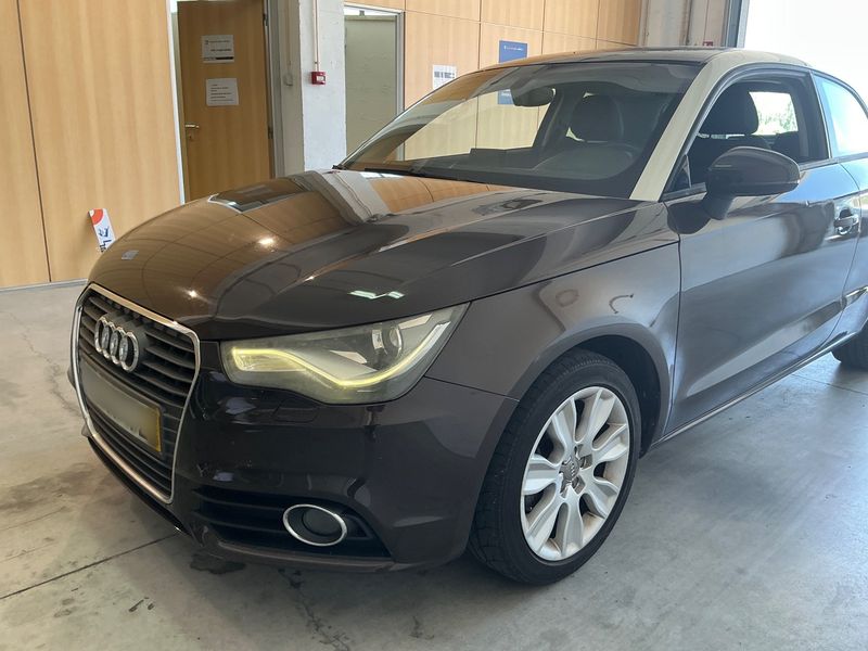 Audi A1 1.6 TDI Ambition — zdjęcie 2