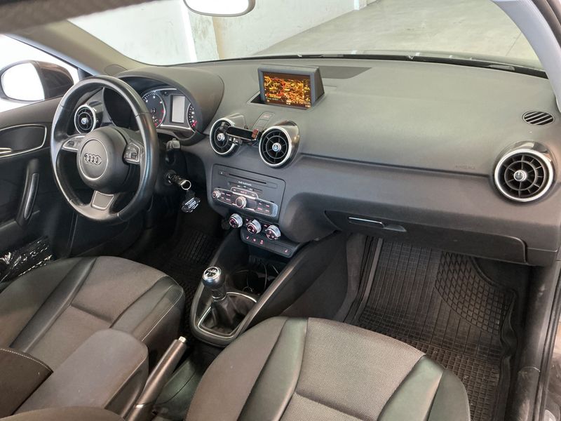Audi A1 1.6 TDI Ambition — zdjęcie 12