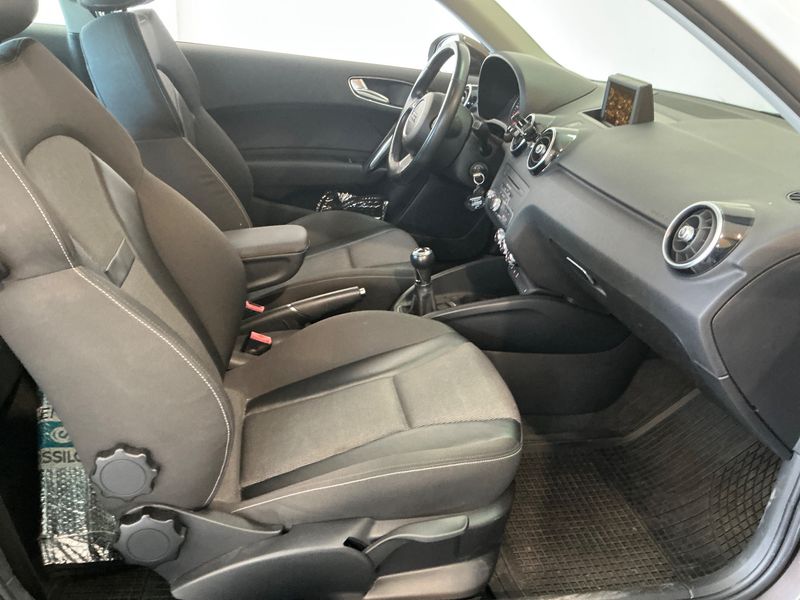 Audi A1 1.6 TDI Ambition — zdjęcie 11