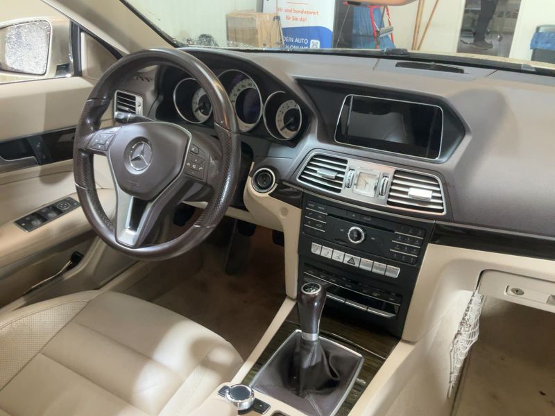 Mercedes-Benz E-Klasse E 200 CGI — zdjęcie 12