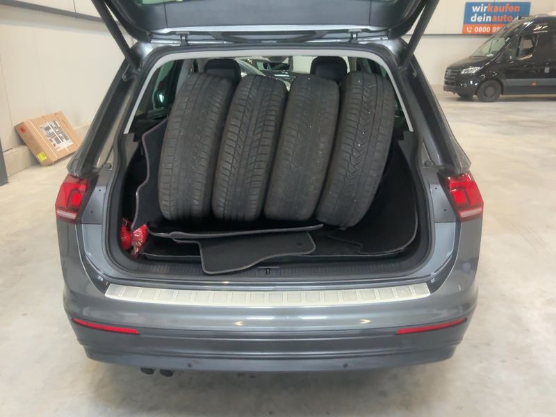 Volkswagen Tiguan 2.0 TDI Sound BlueMotion Tech 2017 – снимка 16