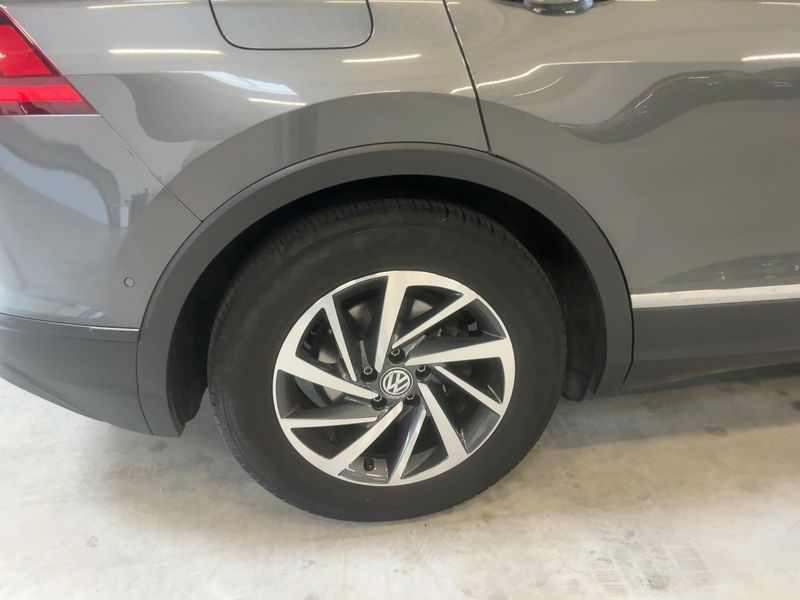 Volkswagen Tiguan 2.0 TDI Sound BlueMotion Tech 2017 – снимка 9