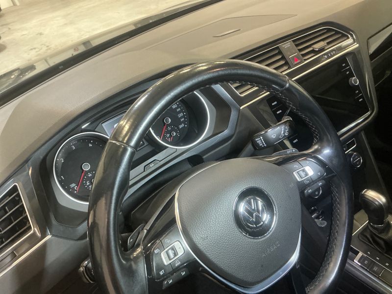 Volkswagen Tiguan 2.0 TDI Sound BlueMotion Tech 2017 – снимка 26