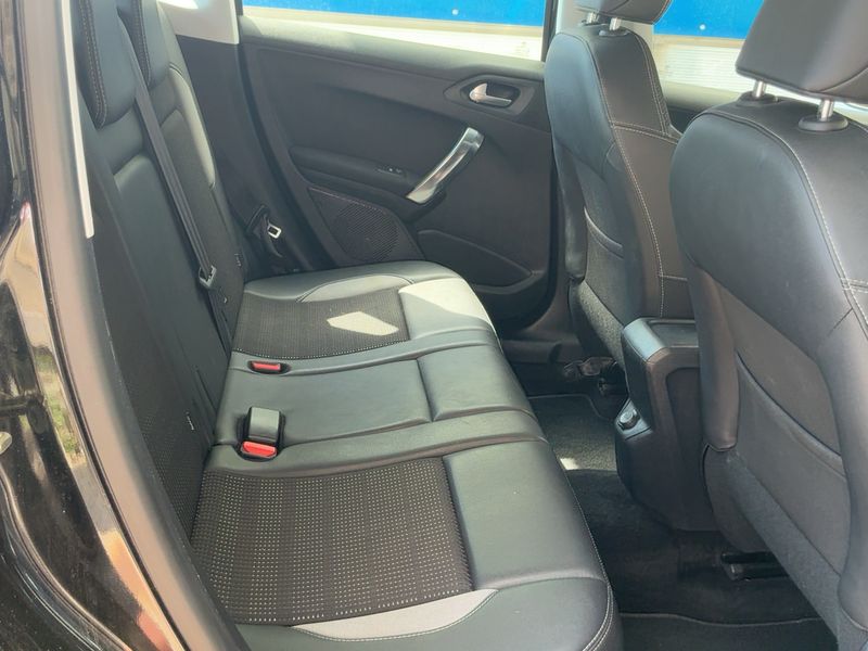 Peugeot 2008 1.6 e-HDi Allure 2013 – снимка 19