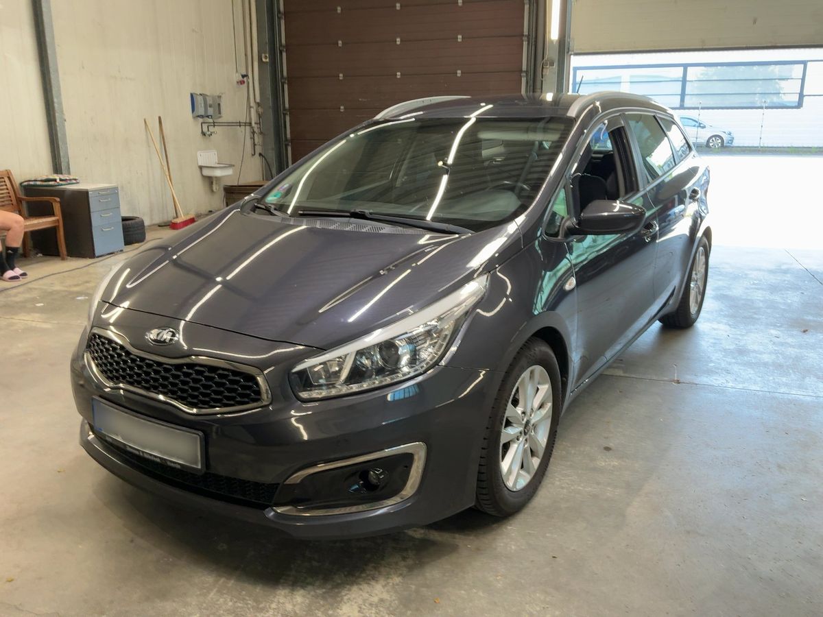 Kia cee'd 2018 — photo 1