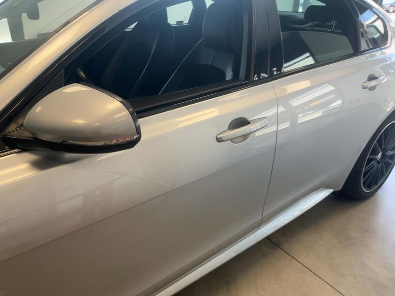 Jaguar XF 25d R-Sport AWD — zdjęcie 4