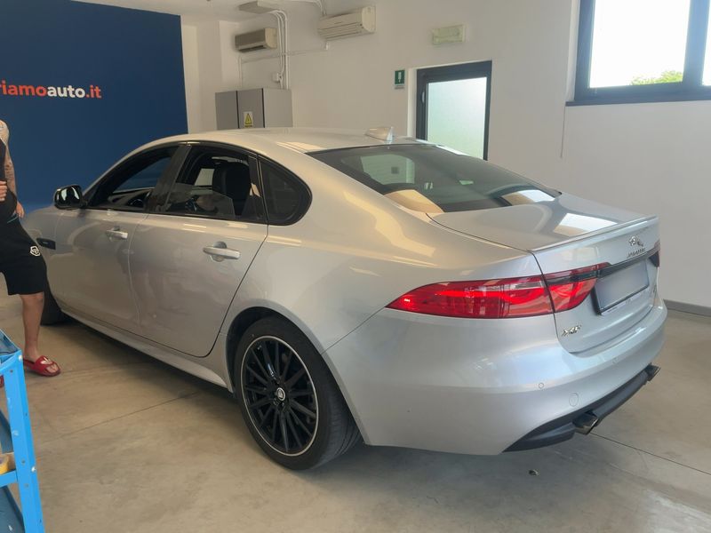 Jaguar XF 25d R-Sport AWD — zdjęcie 3