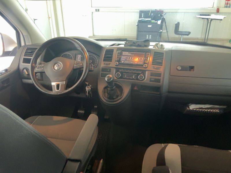 Volkswagen T5 California 2.0 TDI Beach Edition Aufstelldach — zdjęcie 12