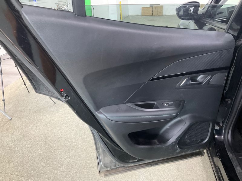 Peugeot 2008 1.5 Blue-HDi Allure Business 2021 – снимка 28